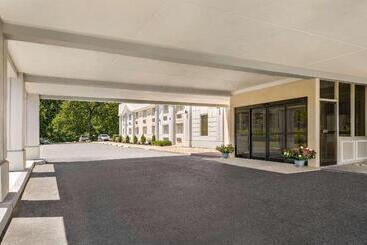 هتل Ramada By Wyndham Allentown Bethlehem