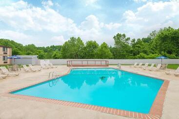 هتل Ramada By Wyndham Allentown Bethlehem