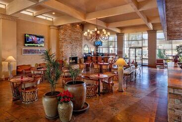 هتل Ramada By Wyndham Tucson