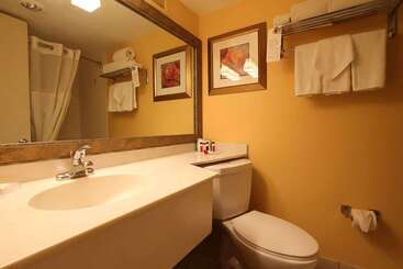 هتل Ramada By Wyndham Tucson