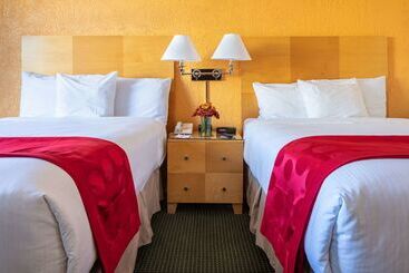 هتل Ramada By Wyndham Tucson