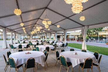 هتل Ramada By Wyndham Tucson