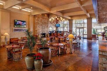 هتل Ramada By Wyndham Tucson