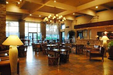هتل Ramada By Wyndham Tucson