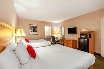 Red Lion Hotel Rosslyn Iwo Jima