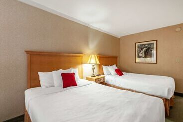 Red Lion Hotel Rosslyn Iwo Jima