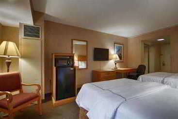 Red Lion Hotel Rosslyn Iwo Jima