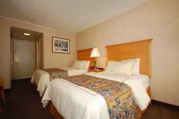 Red Lion Hotel Rosslyn Iwo Jima