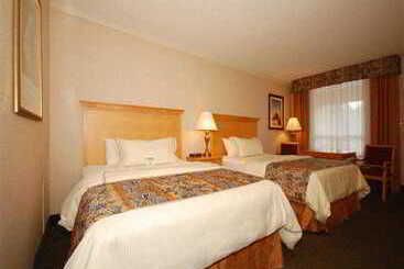 Red Lion Hotel Rosslyn Iwo Jima