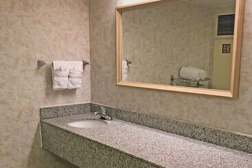 Red Lion Hotel Rosslyn Iwo Jima