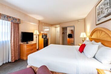 Red Lion Hotel Rosslyn Iwo Jima