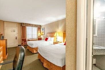 Red Lion Hotel Rosslyn Iwo Jima