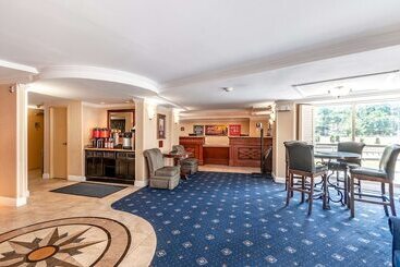 Red Lion Hotel Rosslyn Iwo Jima