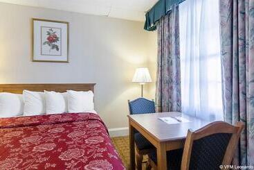 هتل Rodeway Inn Historic