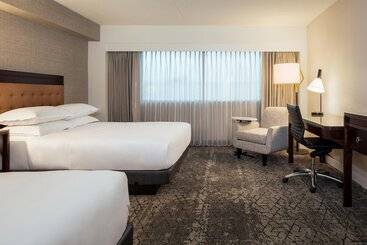 هتل Sheraton Detroit Metro Airport
