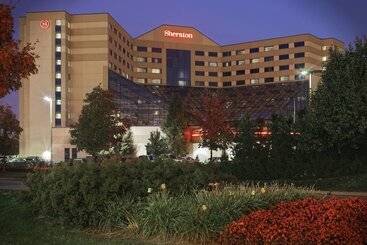 هتل Sheraton Detroit Metro Airport