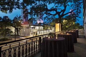 هتل The Admiral, Downtown Historic District