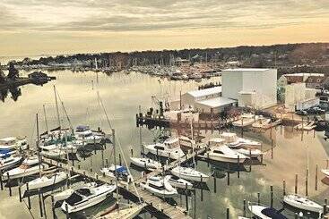 هتل The Landing At Hampton Marina, Tapestry Collection By Hilton