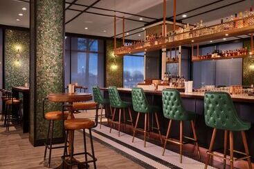 هتل The Landing At Hampton Marina, Tapestry Collection By Hilton