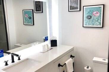هتل The Landing At Hampton Marina, Tapestry Collection By Hilton