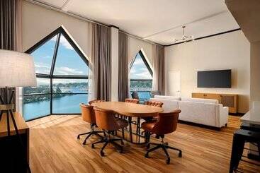 هتل The Landing At Hampton Marina, Tapestry Collection By Hilton