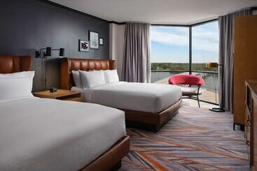 هتل The Landing At Hampton Marina, Tapestry Collection By Hilton