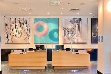 هتل The Landing At Hampton Marina, Tapestry Collection By Hilton