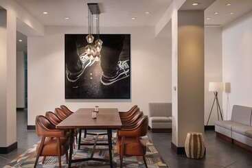 هتل The Landing At Hampton Marina, Tapestry Collection By Hilton