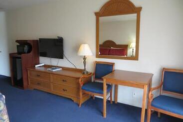 هتل The Monarch Resort