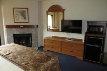 هتل The Monarch Resort