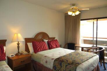 هتل The Monarch Resort