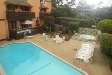 هتل The Monarch Resort