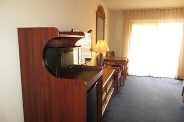 هتل The Monarch Resort