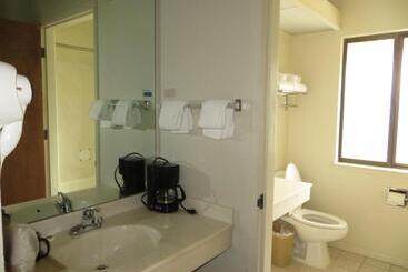هتل The Monarch Resort