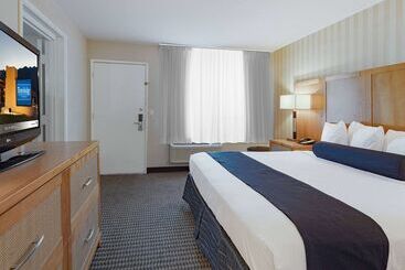 هتل Travelodge By Wyndham Palm Springs