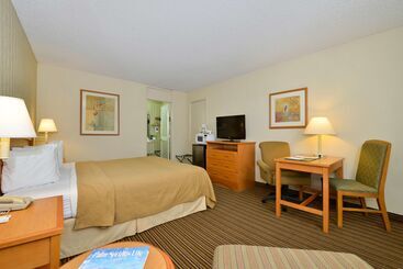 هتل Travelodge By Wyndham Palm Springs