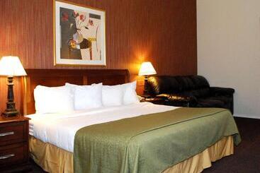 هتل Travelodge By Wyndham Watertown