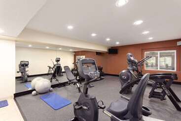 هتل Wyndham Garden Grand Rapids Airport