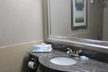 هتل Wyndham Garden Midland