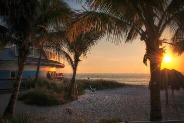Naples Beach Hotel And Golf Club