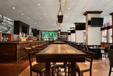 هتل Radisson Baltimore Downtowninner Harbor