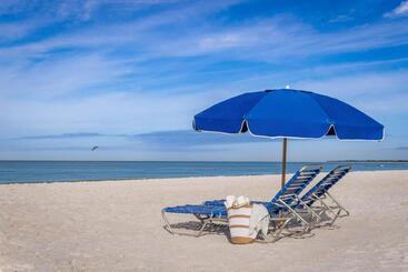 استراحتگاه Marriott's Crystal Shores