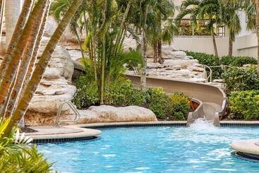 استراحتگاه Marriott's Crystal Shores