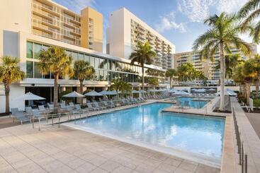 استراحتگاه Marriott's Crystal Shores
