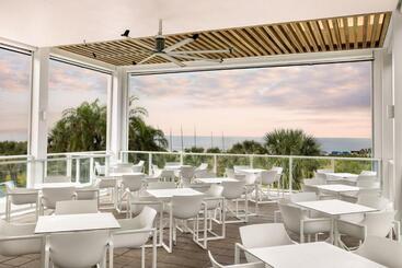 استراحتگاه Marriott's Crystal Shores