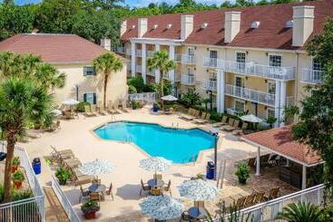 استراحتگاه Palmera Inn And Suites