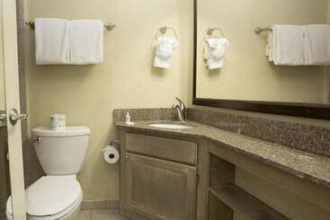 استراحتگاه Palmera Inn And Suites