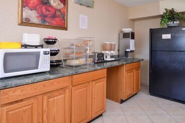 هتل Americas Best Value Inn Pittsburgh Airport