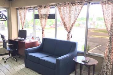 هتل Bear Mount Inn & Suites