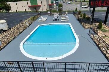 هتل Bear Mount Inn & Suites